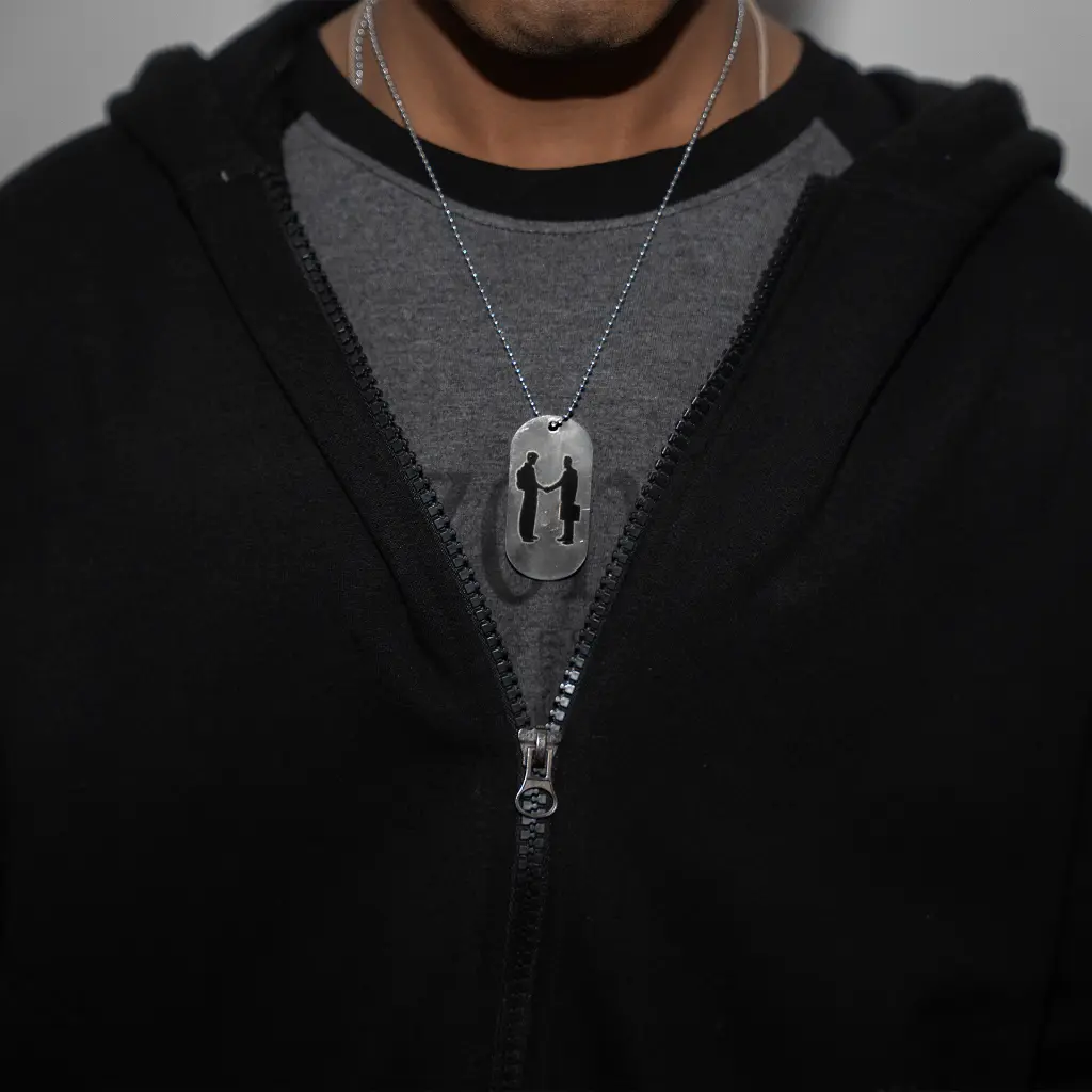 HTBARO DOGTAGS front 1 model images.webp