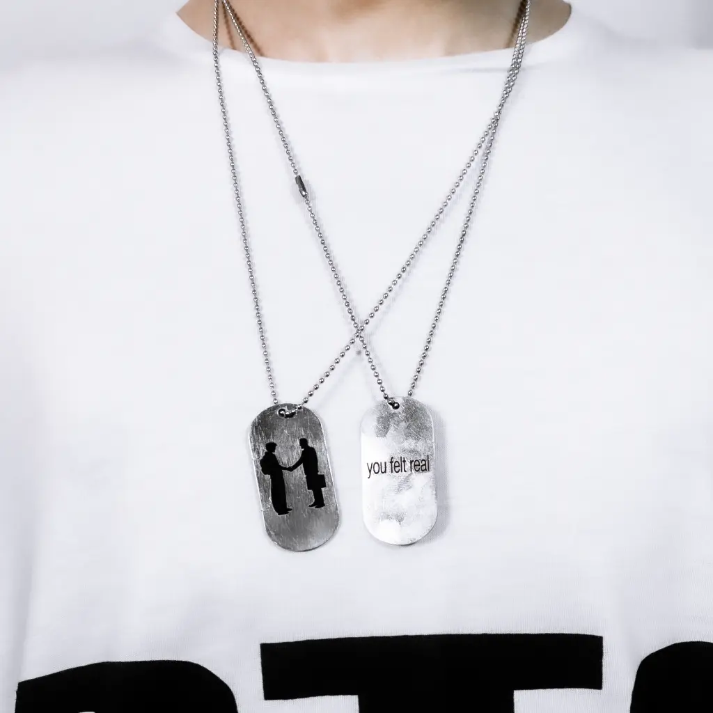HTBARO DOGTAGS back 2 model images.webp
